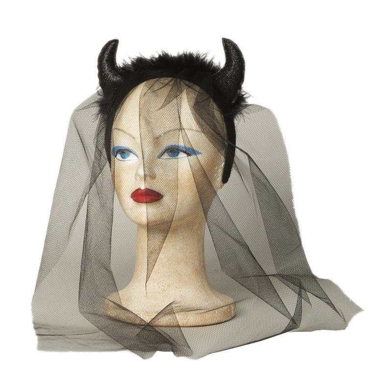 Cornite cu voal negru, Nr. 1, Carnaval24