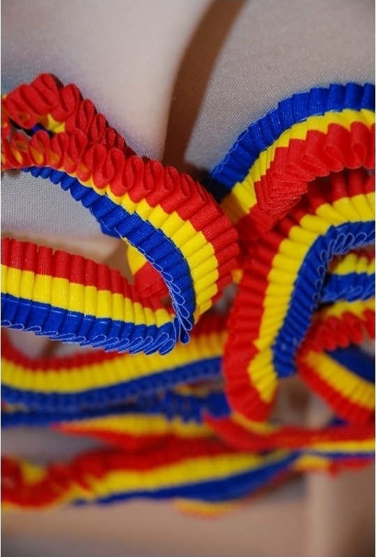 Costume Populare Romanesti - Banda pliata,latime 2.5 cm, Tricolor, Carnaval24